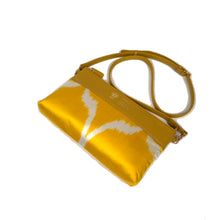 画像をギャラリービューアに読み込む, Ikat Pouch - yellow
