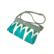 画像をギャラリービューアに読み込む, Ikat Pouch - sky blue