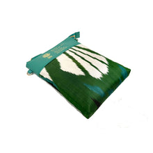 画像をギャラリービューアに読み込む, Ikat Pouch Mini - emerald