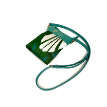 画像をギャラリービューアに読み込む, Ikat Pouch Mini - emerald