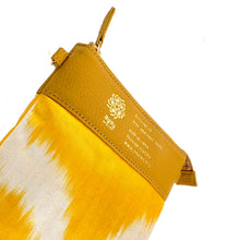 画像をギャラリービューアに読み込む, Ikat Pouch Mini - yellow
