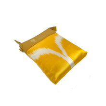 画像をギャラリービューアに読み込む, Ikat Pouch Mini - yellow