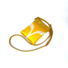 画像をギャラリービューアに読み込む, Ikat Pouch Mini - yellow