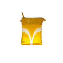 画像をギャラリービューアに読み込む, Ikat Pouch Mini - yellow
