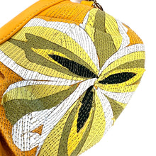 画像をギャラリービューアに読み込む, baby clutch lily - egg yellow